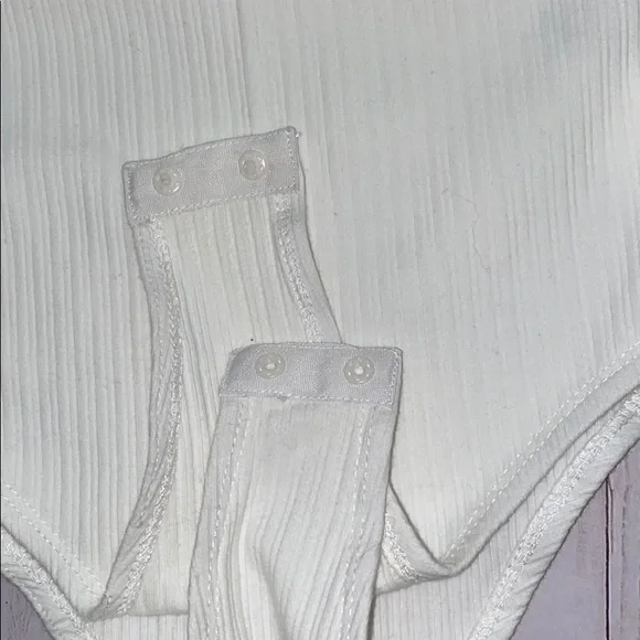 $5 LABOR DAY SALE ❤️ Forever 21 Off Shoulder Ruffled Bodysuit NWOT - Picture 5 of 5